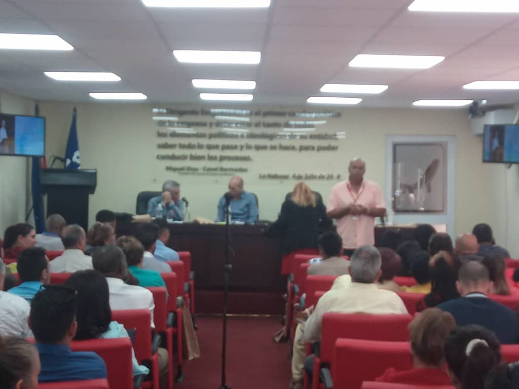 asilveriov's tweet photo. #Cuba, con la presencia de Jair Morales Vice jefe Dpto económico Productivo, CCPCC, otros cuadros,  excelente encuentro de la continuidad, balance de cuadro #GEIQ, compromiso, profundidad, madurez política, papel protagonista de jóvenes. #JuntarYVencer @DiazCanelB https://t.co/OmeKOsZqwi