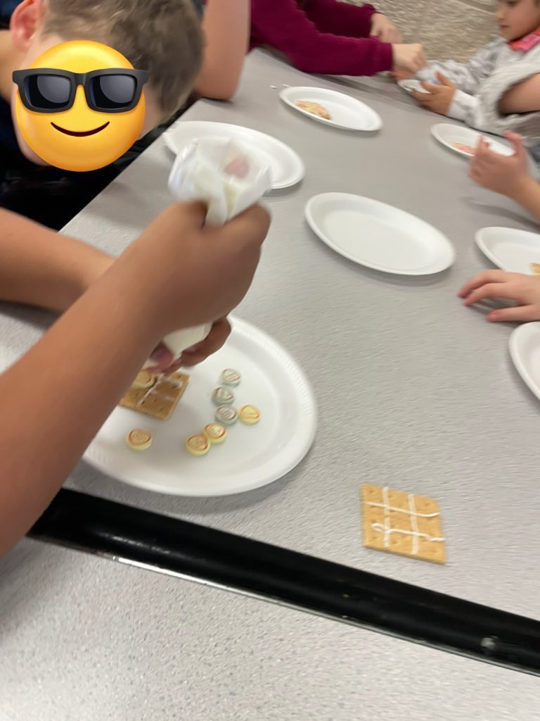 Enrichment day!!!! We worked on our piping skills while creating tic-tac-toe boards 💜🧁 <a href="/mambrinosteam/">STEAM Academy at Mambrino</a> <a href="/granburyisd/">Granbury ISD</a> <a href="/lohman_leaders/">Cindy Lohman</a>