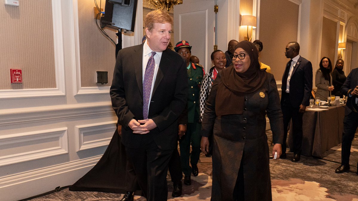MyronBrilliant's tweet photo. I’ve had a front row seat to so many historical moments. Thanks to the Chamber, I’ve been lucky enough to travel the world as an Ambassador of U.S. business interests. I’ve had the opportunity to host countless heads of state and government officials – both foreign and domestic. https://t.co/ByPqprpHwy