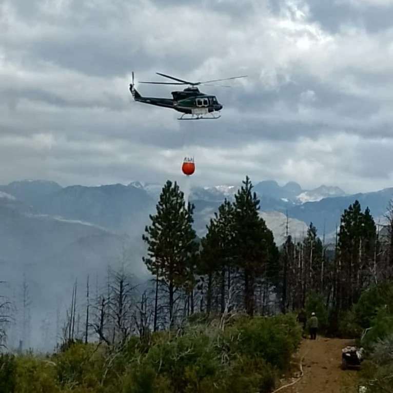 SanLuisLaCiudad's tweet photo. 💪Héroes puntanos: nuestros brigadistas combaten los incendios 

Destacamos su enorme colaboración y lucha contra los incendios forestales en la provincia de Chubut. ¡Gracias Héroes ! 😍🙌

#DefensaCivil https://t.co/lK5sBfApJd