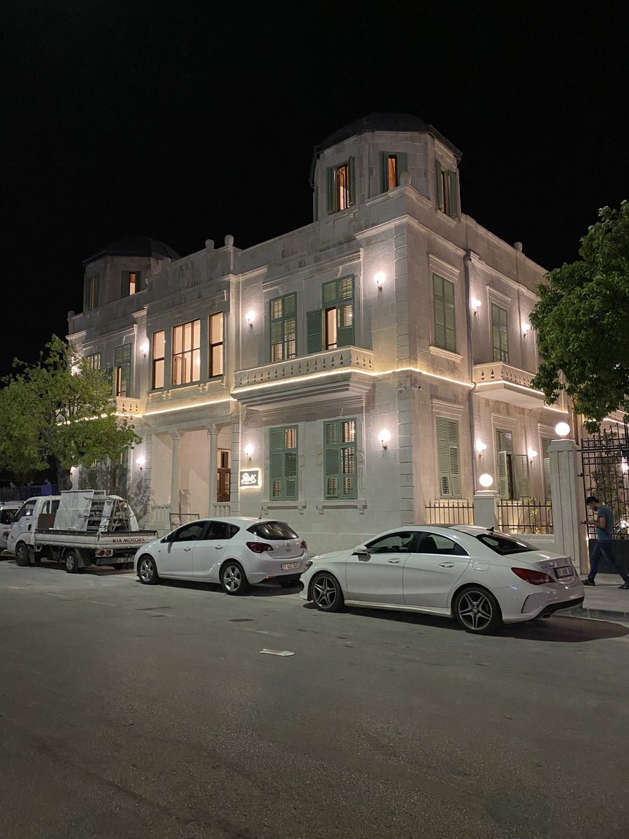 AntakyaKapilari's tweet photo. Kalbimden selam olsun sana ey Antakya. Evlerine, denizine, defne ve zeytin ağaçlarına öpücükler. O, halkının ruhundan yapılan bir şarap. O halkının alın terinden bir ekmek ve yasemin esintisi. Peki nasıl oldu da döndü onun tadı ateş ve dumana? https://t.co/gWUhHkT93j