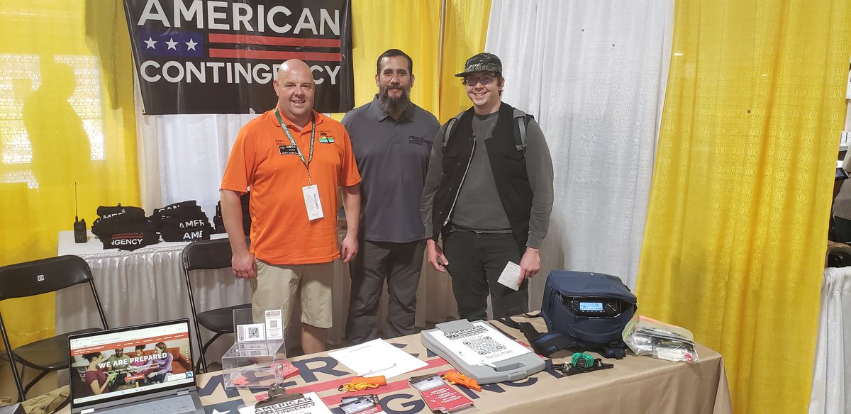 KO4CEQ's tweet photo. First day of #Hamcation in the books!  Had a great time meeting new people including @Hoshnasi and @k8mrd!  Looking forward to meeting everyone else tomorrow!#hamradio https://t.co/kOo6KxvWBi