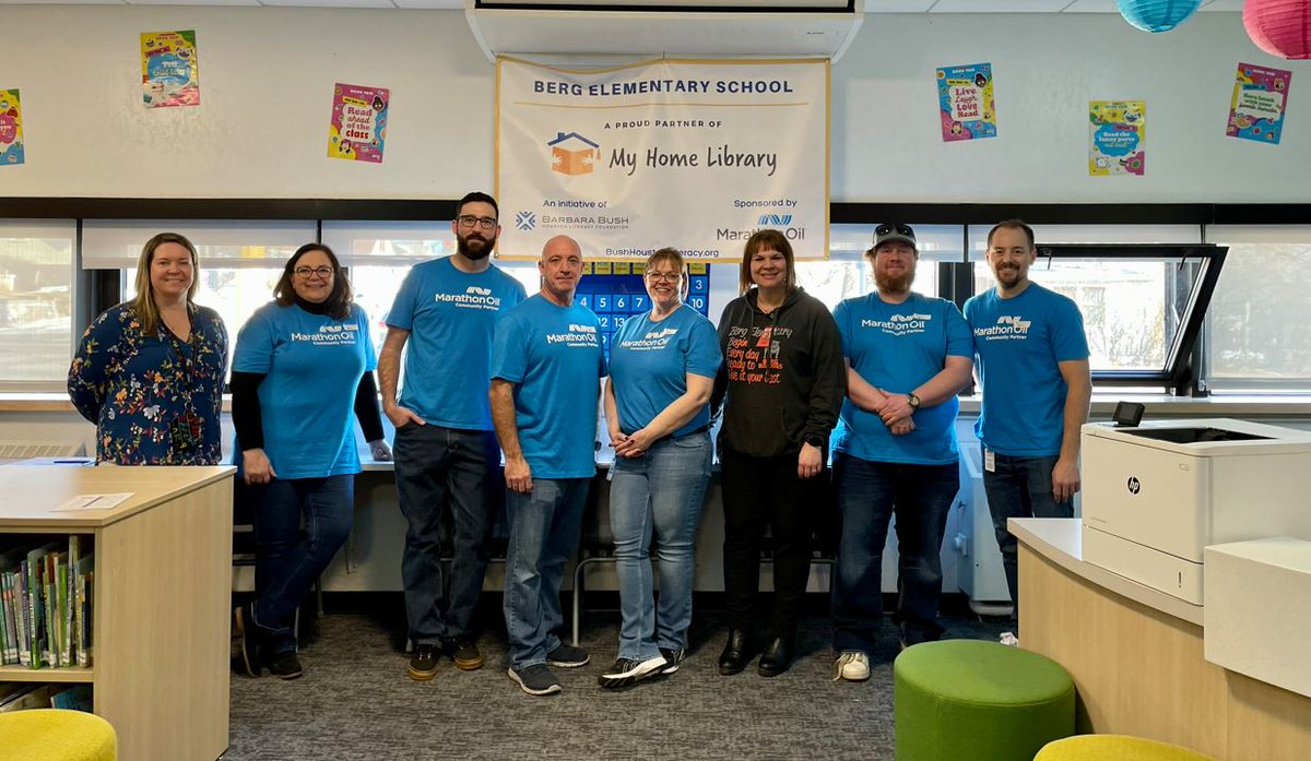 MarathonOil's tweet photo. $MRO is excited to be at Berg Elementary in Dickinson, ND, with the @BushHoustonLit! Employee volunteers are here to pass out 6 free books to each of the over 180 students to add to their home libraries #Literacy #MyHomeLibrary #MROproud https://t.co/ntEf7YxeSu