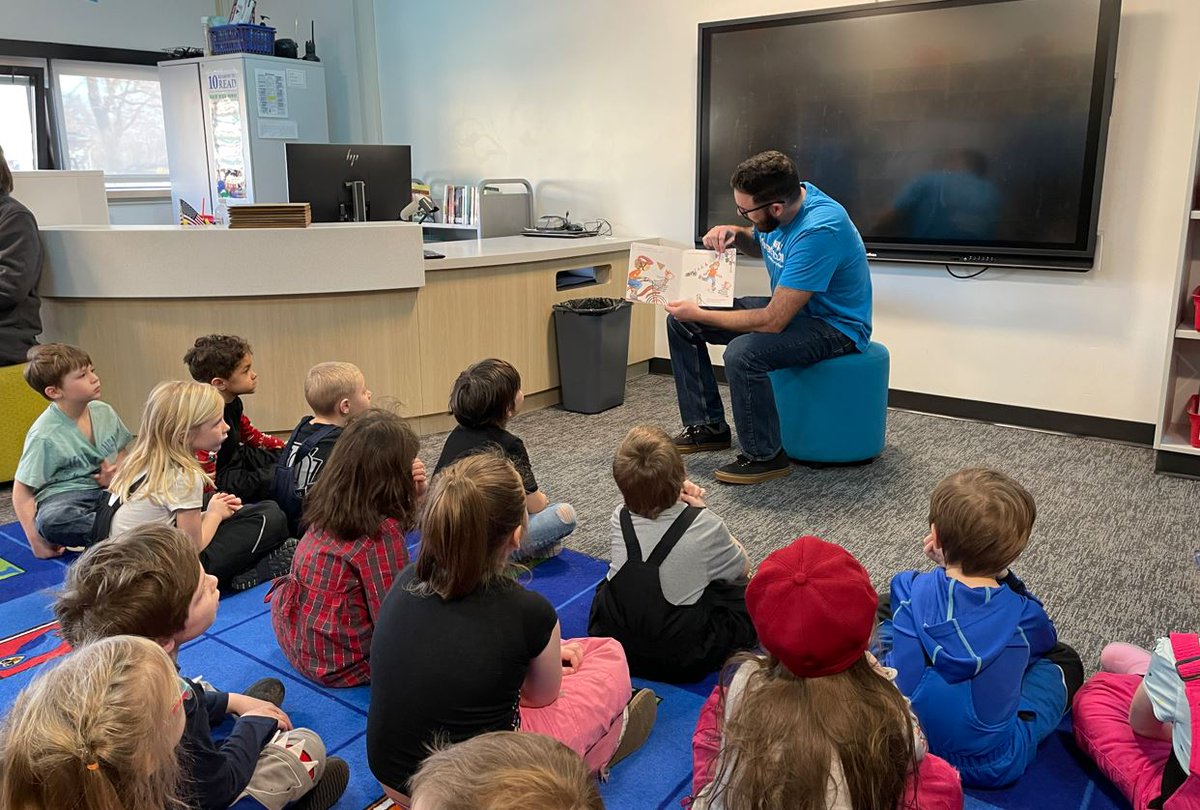 MarathonOil's tweet photo. $MRO is excited to be at Berg Elementary in Dickinson, ND, with the @BushHoustonLit! Employee volunteers are here to pass out 6 free books to each of the over 180 students to add to their home libraries #Literacy #MyHomeLibrary #MROproud https://t.co/ntEf7YxeSu