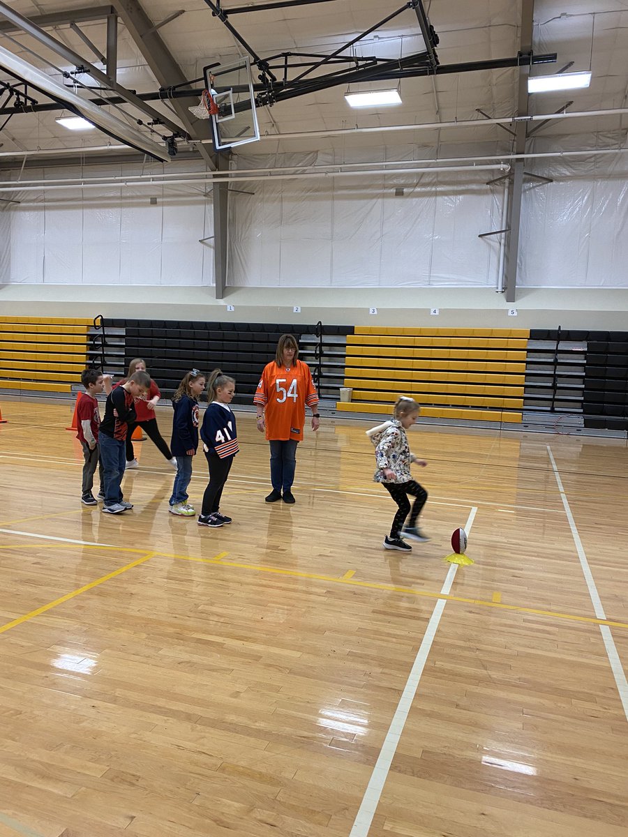 Mbclark_63's tweet photo. Super Bowl Party all day long!  We had so much fun!
#rowvaelem #rowvastrong https://t.co/2CYyIYb5pI
