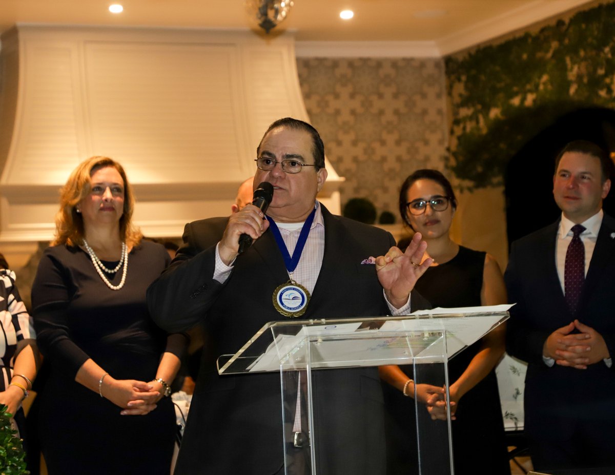 SuptDotres's tweet photo. Roberto Muñoz is a graduate of @mssh_hawks’ #Classof1975. He founded the ELITE Family Office, serving as President/Chief Operating Officer, and is also President & Chairman of the @SFCouncilBSA and Chairman of @MiamiChamber. Welcome to the @MDCPS Alumni Hall of Fame! #Alumni305 https://t.co/xEMrMYHdui