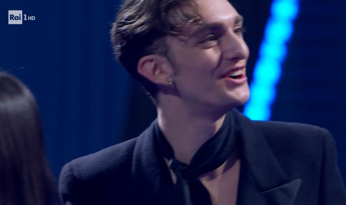 Daninseries's tweet photo. NUN TE PREOCCUPÀ UAGLIÒ CI STA O MAR FUOR CI STA O MAR FUOR  

ABBIAMO LA CANZONE VINCITRICE DI #SANREMO2023 https://t.co/5DxkkTWDsj