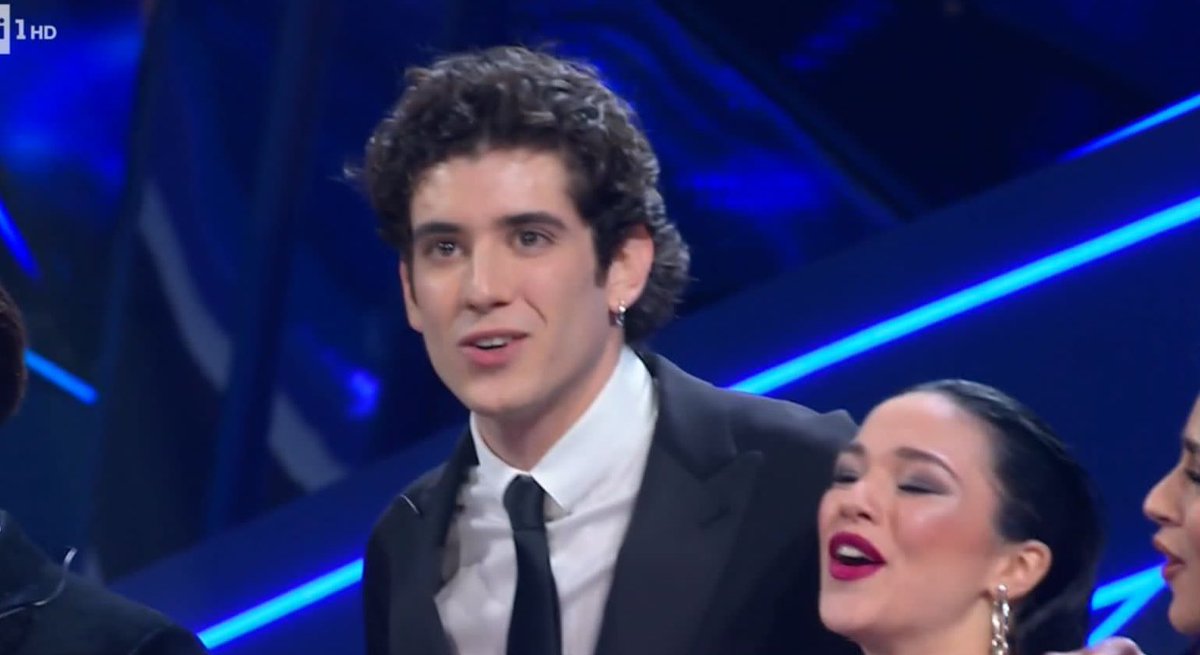 Daninseries's tweet photo. NUN TE PREOCCUPÀ UAGLIÒ CI STA O MAR FUOR CI STA O MAR FUOR  

ABBIAMO LA CANZONE VINCITRICE DI #SANREMO2023 https://t.co/5DxkkTWDsj