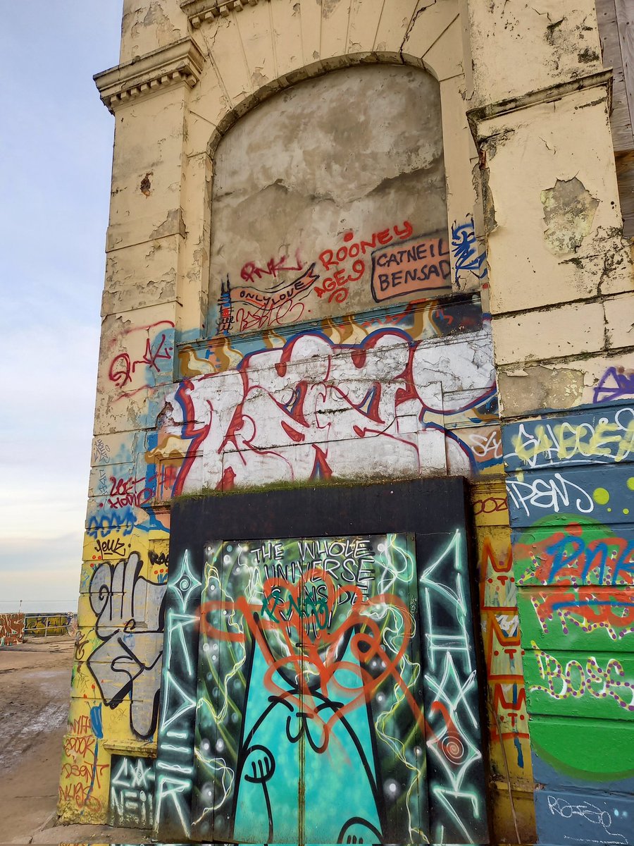 TonbridgeDaily's tweet photo. Today took me to #Margates abandoned #Lido. Eerie and silent under those Turner skies it's now covered in graffiti, but somehow remains beautiful in all its decay. Would be wonderful to see it restored. https://t.co/0btSag8yj7