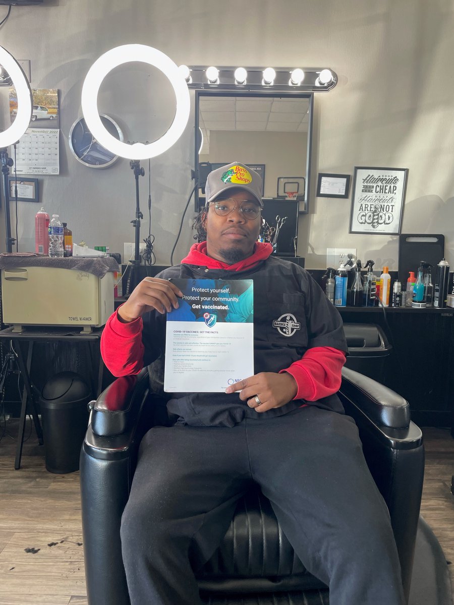 ServeAtRiskFam's tweet photo. Shout out to some local barbershops sharing updated information on the COVID-19 vaccines. #covid19 #vaccinate #barber #barbershop #creatinghealthycommunities https://t.co/A0NfEz28s9