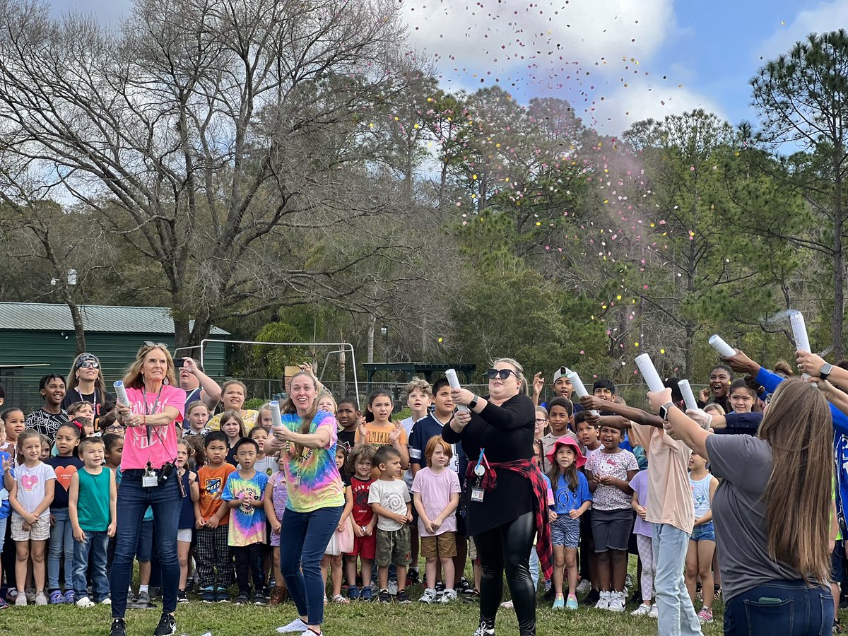 TamiDurden's tweet photo. We had a gender reveal for QHES tortoise today. Speckles is a girl! @KaraSmucker @Ldarby9 #goquails #qhes @pascoschools @LesleyKirkley https://t.co/ITjDqMFisW