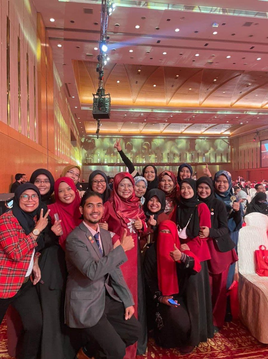 marliaramli_pg's tweet photo. Gelanggang sama. Jika berjuang dengan skill yang sama, akan jadi ORANG YANG MENANG.

Paling penting? Selagi belum berjaya, diam-diam bekerja. Let’s the result speaks louder. https://t.co/i7eR8NNK99