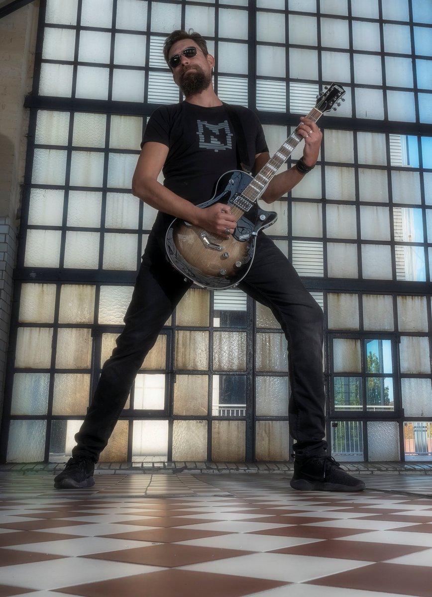 bloezer's tweet image. the nerd CAN rock @Xzent_rockband @nerdlandbe