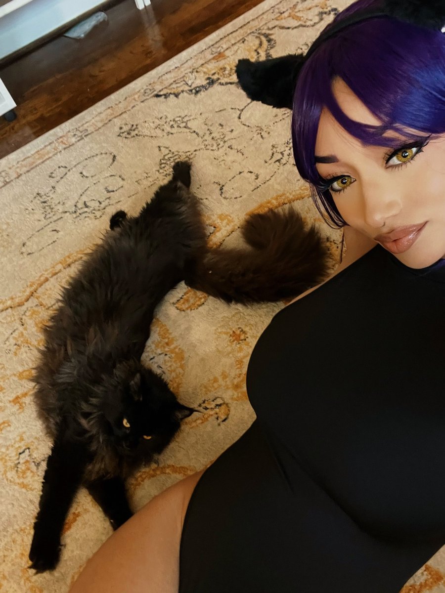 Taheezy CR:JJK on Twitter: "RT @yazbunnyy: yoruichi meets herself :3 #