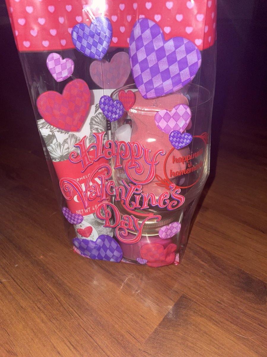 T_Ree_15's tweet photo. Pre-school friends, pre-school teacher,  classroom, co-worker, and bestie valentines done!😅 https://t.co/kAiMgss2Pe