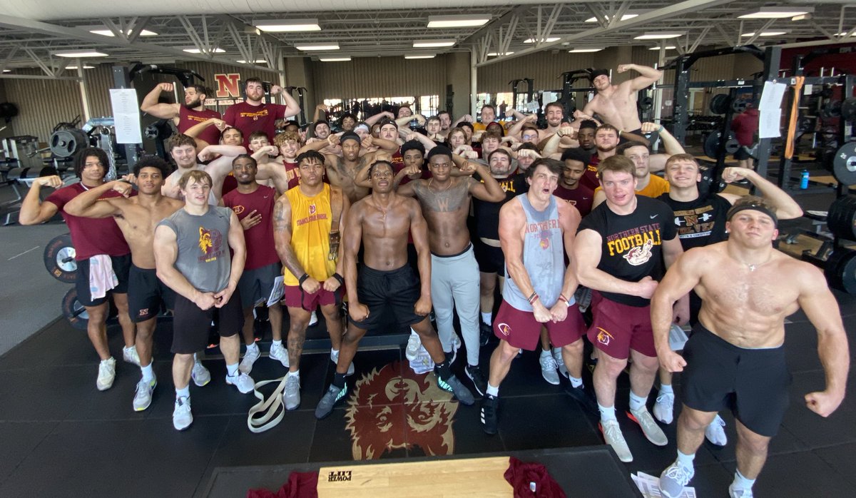 Northern State Football🐺 🏈 tweet media
