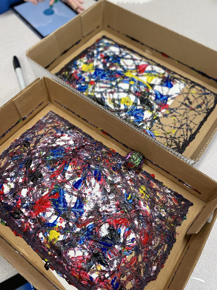 MsBoylanArt's tweet photo. Jackson Pollock inspired robotic art! @MrsDsLibrary LA’ #STEAM collaboration 🤖🎨 https://t.co/kovXYvvVxO