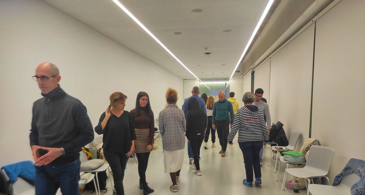 IEplena's tweet photo. Hoy hemos comenzado el I Curso de extensión universitaria en #Mindfulness: Gestionar #emociones eficazmente a través de la #AtenciónPlena (Programa #PINEP) en la @InfoUMA Y tenemos el placer de compartirlo con un grupo increíble #gestionemocional #acompañamientoemocional https://t.co/a22bTzaLCy