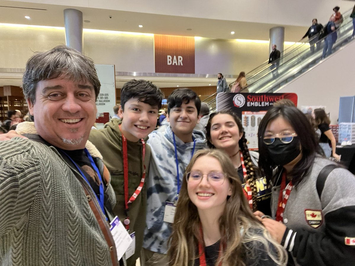 Akins HS Fine Arts Department tweet media