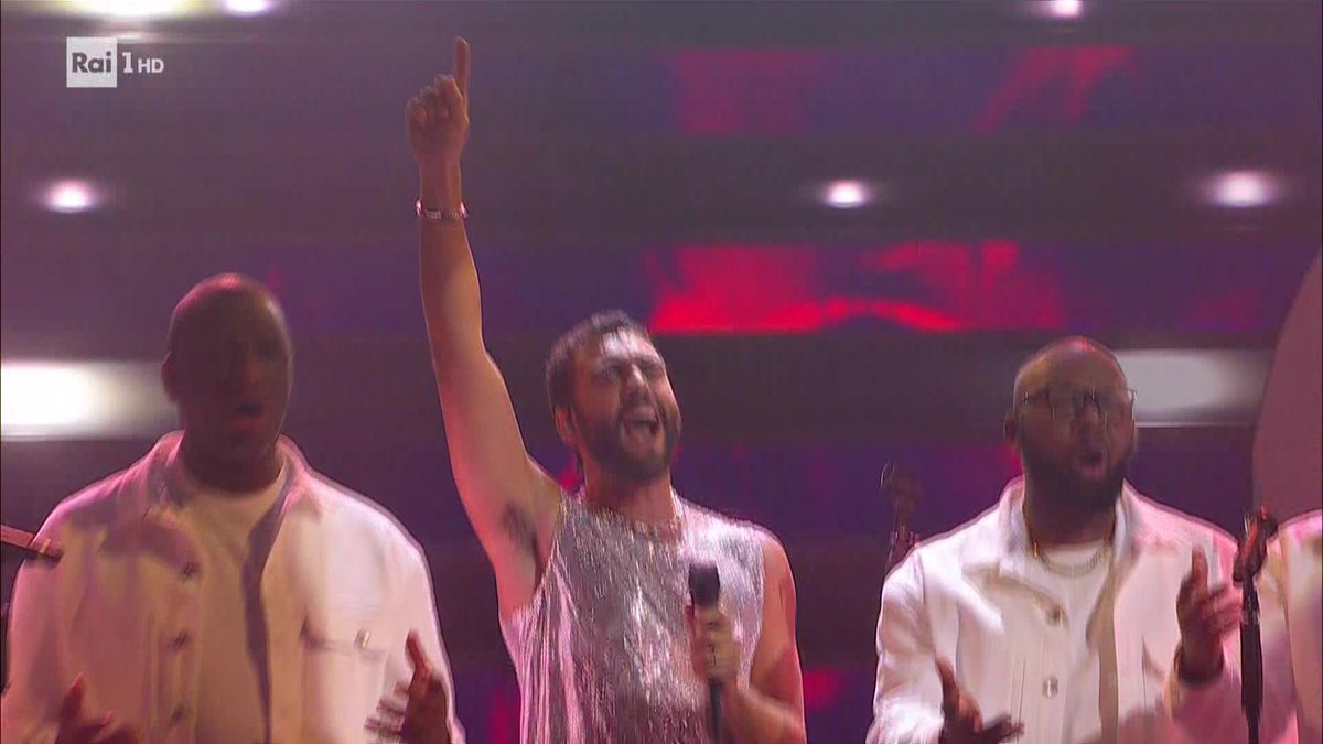 marcoluci1's tweet photo. La serata potrebbe anche chiudersi qui ! #MarcoMengoni una spanna sopra tutto e tutti ! #Leitbe da brividi !
@SanremoRai #Sanremo2023 @sanremo2023 @mengonimarco https://t.co/Co2j1Zb5Mc