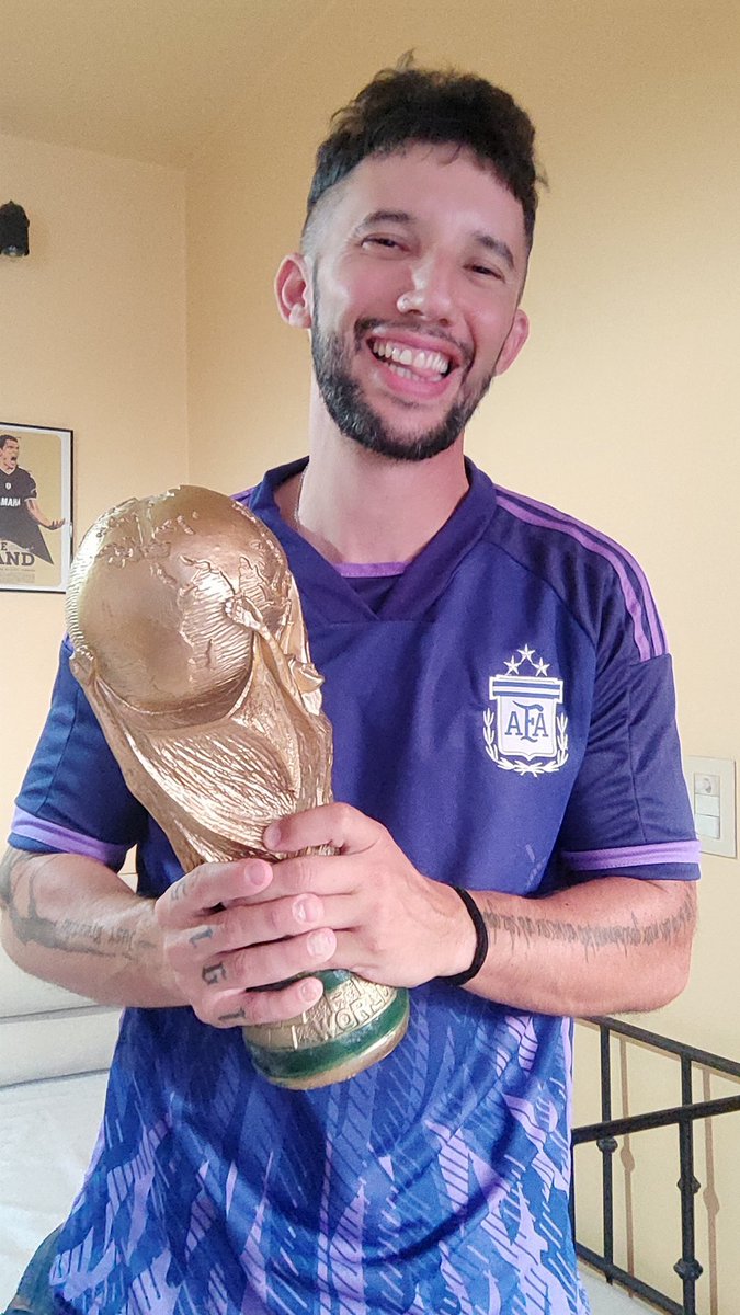 SebaGranate's tweet image. Una vez más el que espera tiene calidad: la suplente del campeón del mundo 🇦🇷 con escudo y las ⭐⭐⭐ bordadas está en @cenretro