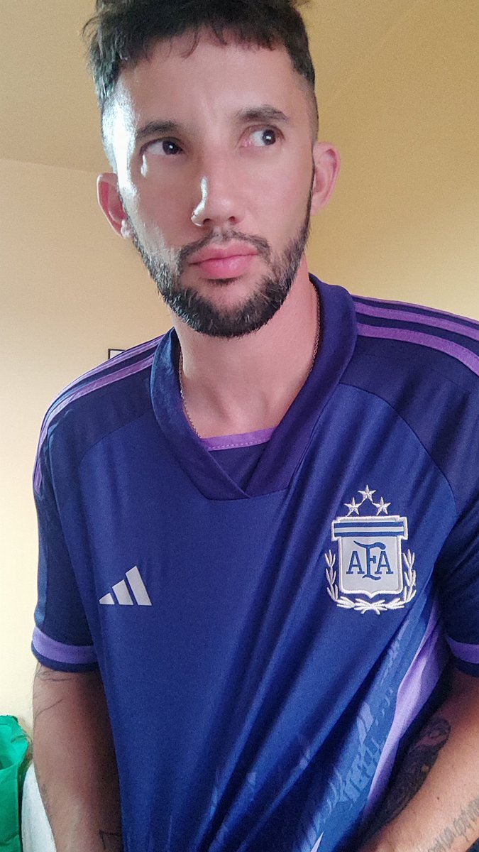 SebaGranate's tweet image. Una vez más el que espera tiene calidad: la suplente del campeón del mundo 🇦🇷 con escudo y las ⭐⭐⭐ bordadas está en @cenretro