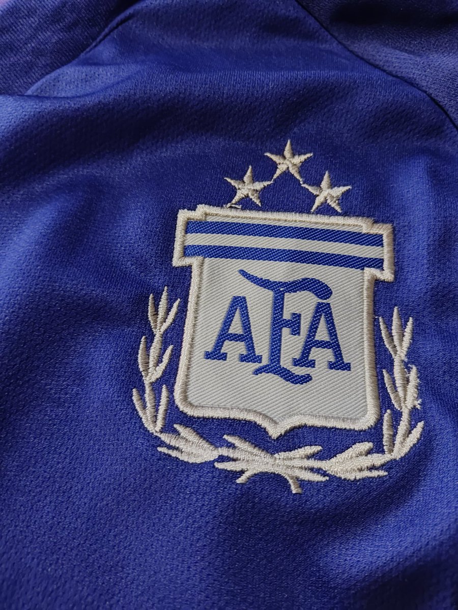 SebaGranate's tweet image. Una vez más el que espera tiene calidad: la suplente del campeón del mundo 🇦🇷 con escudo y las ⭐⭐⭐ bordadas está en @cenretro