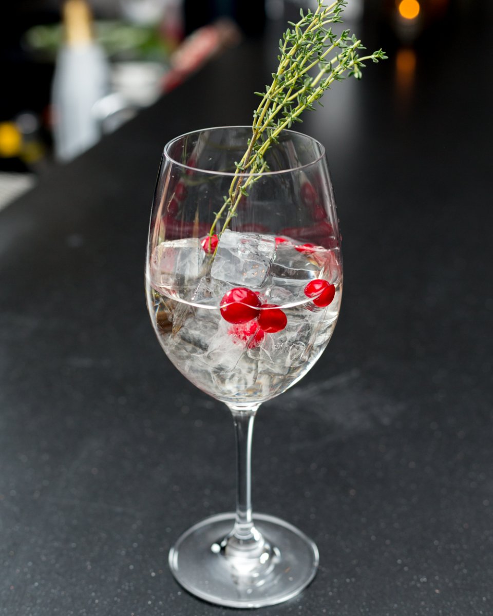 OishiiBoston's tweet photo. Follow your heart this Valentine's Day. We bet it'll lead you to one of our refreshing cocktails! ❤️️ #sushi #oishiiboston #oishii #foodie #foodstagram #foodlover #bonappetit #bostonsush #sushiboston #eaterboston #bostonfoodies #bestfoodboston #bestsushiboston https://t.co/6IZWtvDP8F