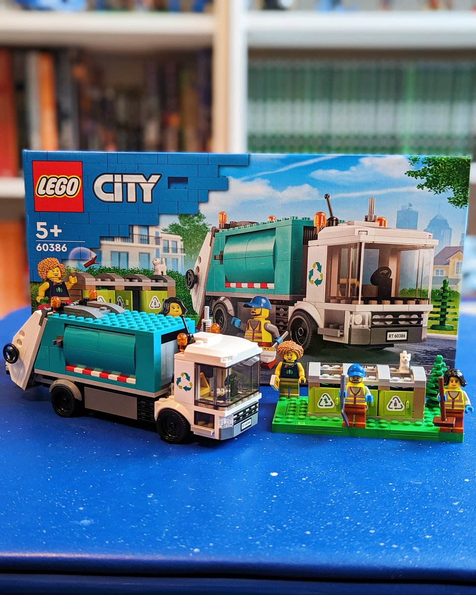 geekfromquebec's tweet image. I got a few Lego gift cards for Christmas.

I went with the Recycling Truck (60386), the Electric Sports Car (60383), the Vet Van Rescue (60382) and the Electric Scooters &amp;amp; Charging Dock set (40526).

#lego #legoset #legocity #geek #geekdad