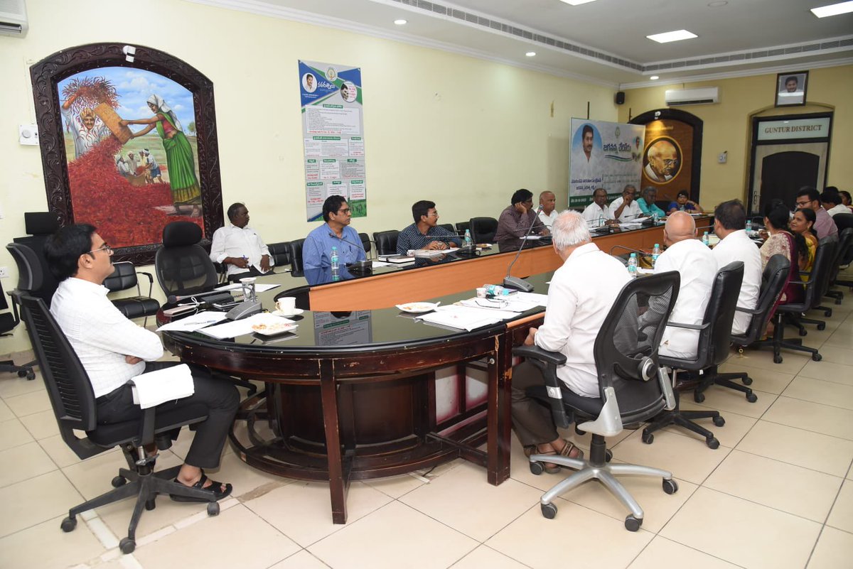 AhimsaMatters's tweet image. &lt;1/2&gt;
#AhimsaFellow @Tejovanth_A presented posters on #AnimalProtectionLaws in the Guntur District SPCA Meeting. The posters will now be displayed in all ward sachivalya on the orders of Shri Venugopal Reddy IAS, District Collector who chaired the meeting.