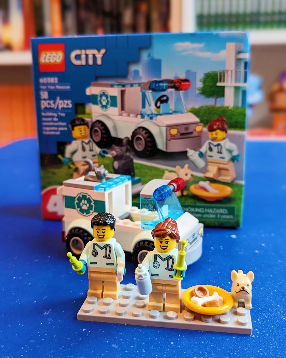 geekfromquebec's tweet image. I got a few Lego gift cards for Christmas.

I went with the Recycling Truck (60386), the Electric Sports Car (60383), the Vet Van Rescue (60382) and the Electric Scooters &amp;amp; Charging Dock set (40526).

#lego #legoset #legocity #geek #geekdad