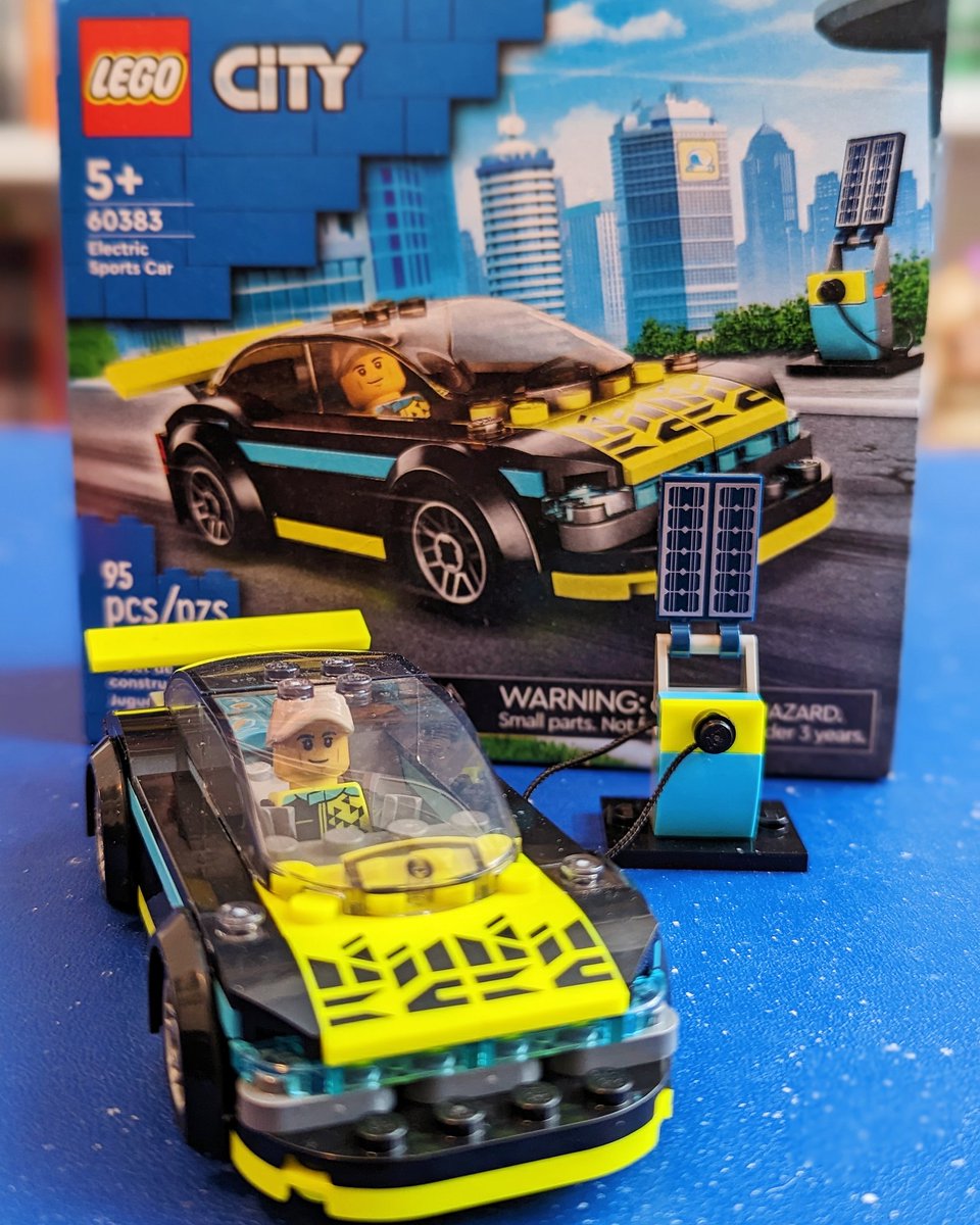 geekfromquebec's tweet image. I got a few Lego gift cards for Christmas.

I went with the Recycling Truck (60386), the Electric Sports Car (60383), the Vet Van Rescue (60382) and the Electric Scooters &amp;amp; Charging Dock set (40526).

#lego #legoset #legocity #geek #geekdad