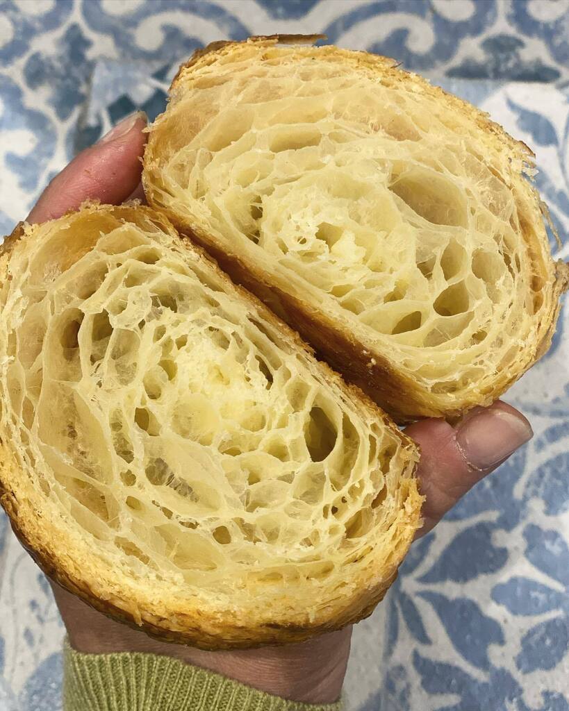 jbchang's tweet photo. Stellar honeycomb in our croissants 🥐 today! Flaky with that shatter that makes crumbs go flying ✈️everywhere. So proud of our incredible baking team! 😍#croissantlove #flourbakery #lamination #shatter #honeycomb #butter #morebutter https://t.co/Tg2PQDuGoV https://t.co/pv3QxcdMR7