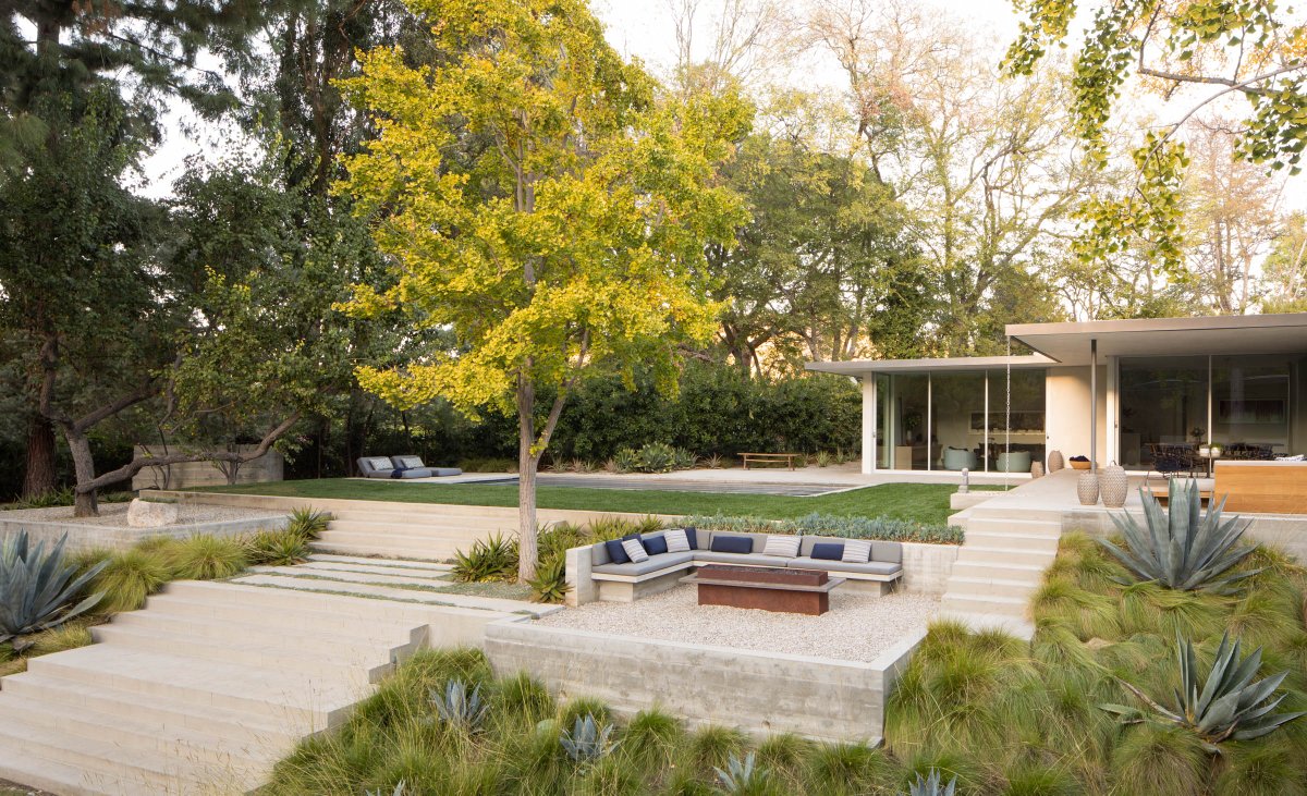 assembledge's tweet image. A true representation of the harmony between architecture and nature. Ending the week with a @Livingetc garden tour of the Fryman Canyon Residence. 
livingetc.com/features/peace…
#assembledge #losangelesarchitecture