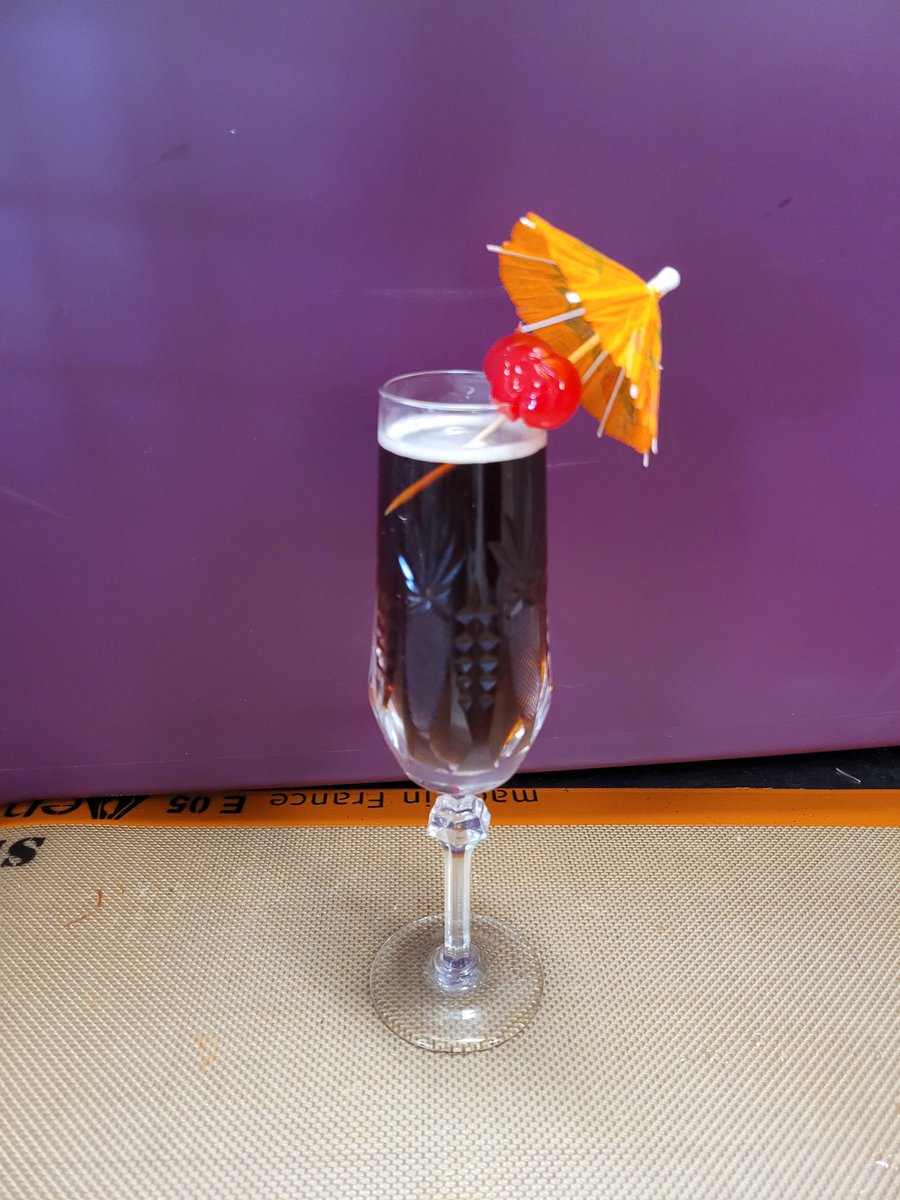SaltyBittersALG's tweet photo. Slice of Beer Eh' and Flying Monkey cocktails. https://t.co/jjoK5IQYcT
