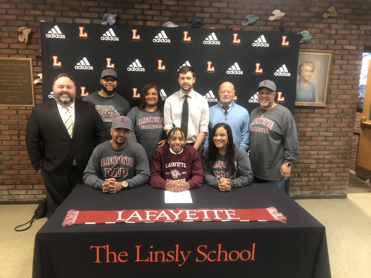 RMetzgerWTOV9's tweet photo. The @linslyschool had 4 student-athletes recognized today for signing college letters of intent. 

✔️OVAC champ Jy'Leik Johnson-track at D1 Lafayette College.  
✔️Baeleigh Burwell -🥎 at Lake Erie College.  
✔️Celia Demarchi - 🏐 at Cal U. 
✔️Nate Coleman -  🏈 at Walsh https://t.co/awidfZ6YKK