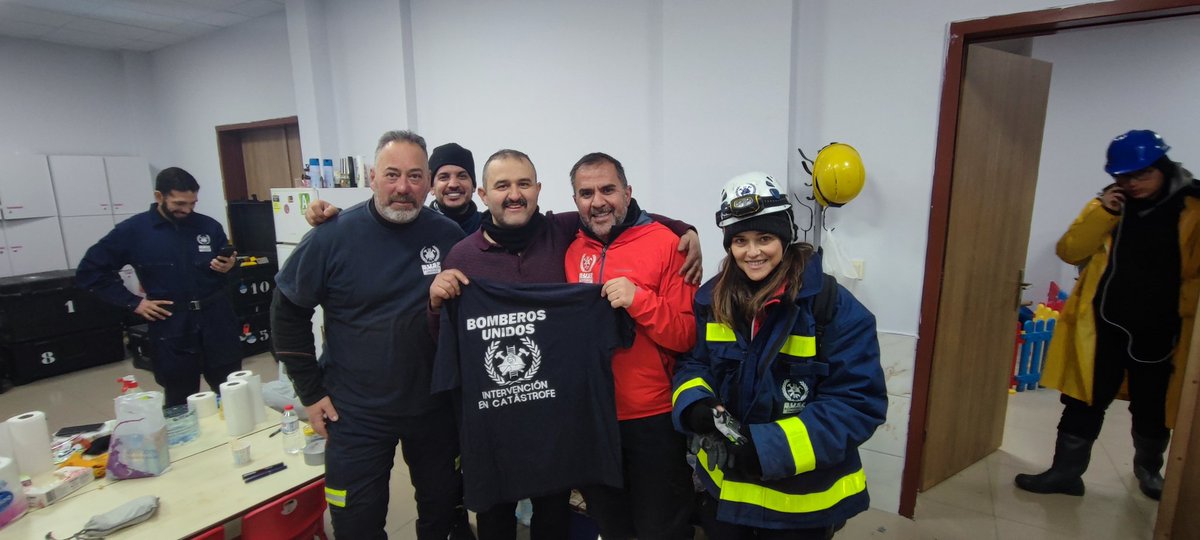 pacamans's tweet photo. Viva España @bomberosunidos #Busf https://t.co/W7cF9fe3Vv