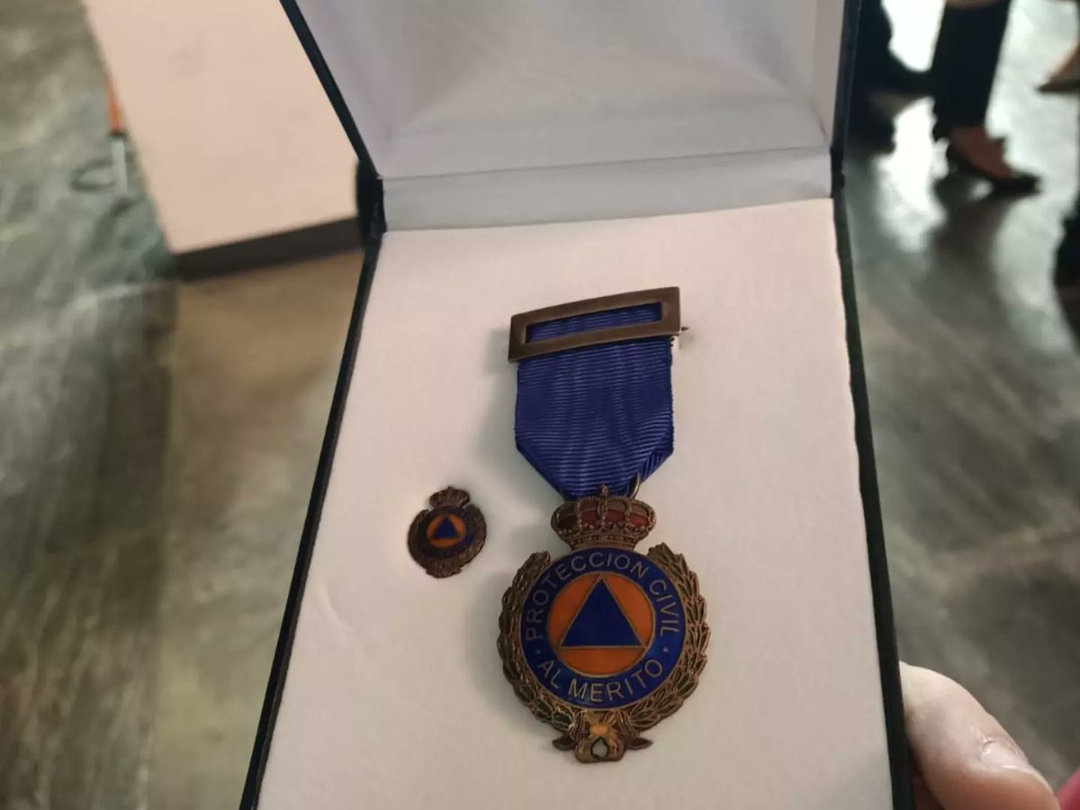 🏅Hoy, el <a href="/interiorgob/">Ministerio del Interior</a> ha impuesto en Madrid la Medalla al Mérito de Protección Civil a nuestro querido Vicente Plaza 🥳🥳 <a href="/pc_guadalajara/">PC Guadalajara</a>
❤️Lleva 51 años dedicado en cuerpo y alma al servicio a la ciudadanía y ha sido imprescindible en los momentos más difíciles¡Enhorabuena!! 👏🏻