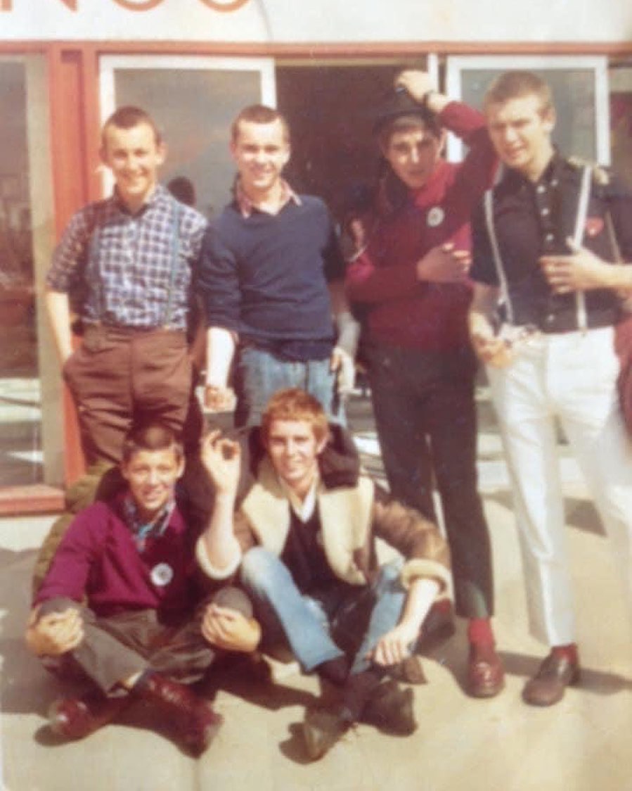 Slav_Oi's tweet photo. #Oi #streetpunk #skins #skinheads #mods #hardmods
1. US Skins🇺🇸 vs 2. UK Skins🇬🇧
Make a choice! Who is more stylish?😀 https://t.co/bZtKaamK0U