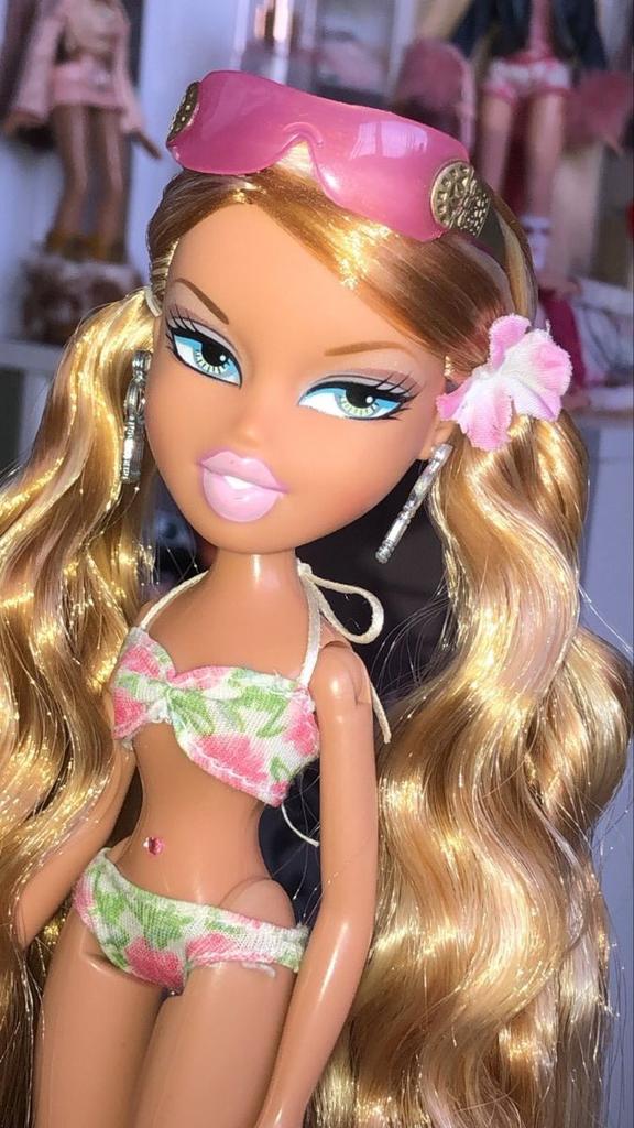 Uwilldielmao's tweet image. I want you to go limp for perfect plastic dollpussy. I want you to death grip your cock for a fucking kids toy. Moan and fucking oink while u ruin ur cock for ur goddesse's divine perfection. Send as a thank you for making your chronic addiction worse!