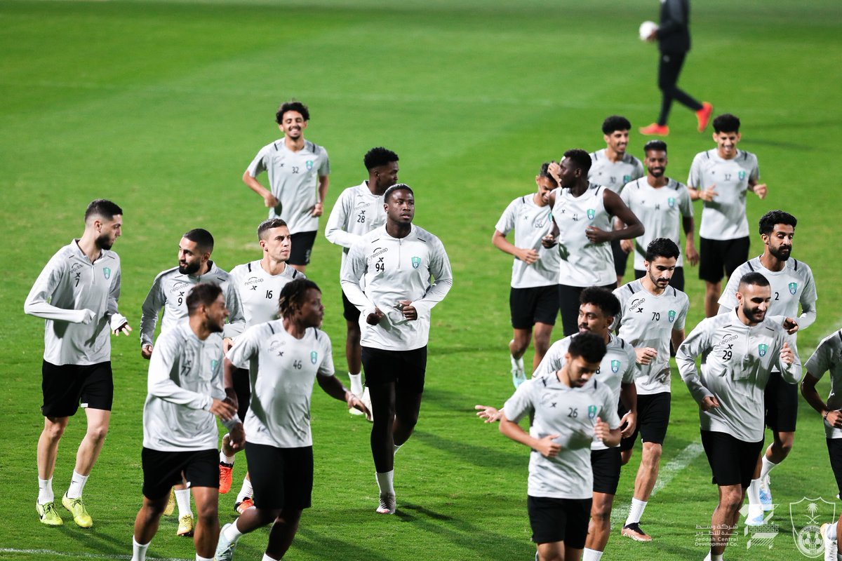 ALAHLI_FC's tweet photo. #الأهلي يعاود تدريباته 📸⚽️ https://t.co/QhMmdNBPpq
