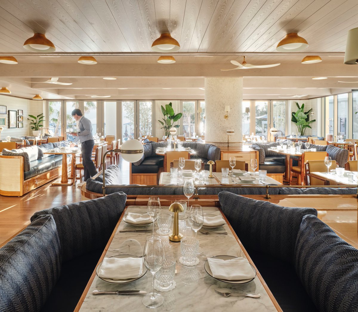From daylight to moonlight, @EvelynsFortLauderdale sets the mood around our stunning mezze tables where yachting-inspired details interact, and #EasternMediterranean flavors stimulate soft-spoken awes that sail about the inspired space. 

#FSFortLauderdale #FourSeasons