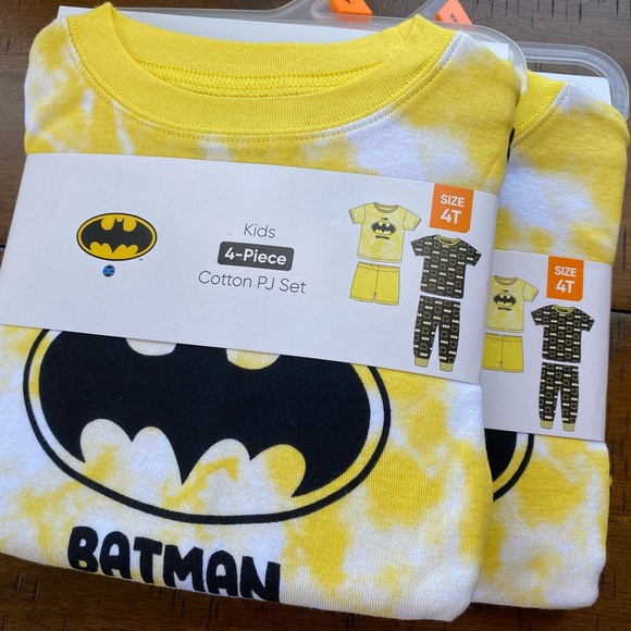 meetthemosleys's tweet photo. So good I had to share! Check out all the items I'm loving on @Poshmarkapp #poshmark #fashion #style #shopmycloset #batman #johnjenn #newyorkcompany: https://t.co/QJEOnw1YzG https://t.co/yFf5pla1Wt