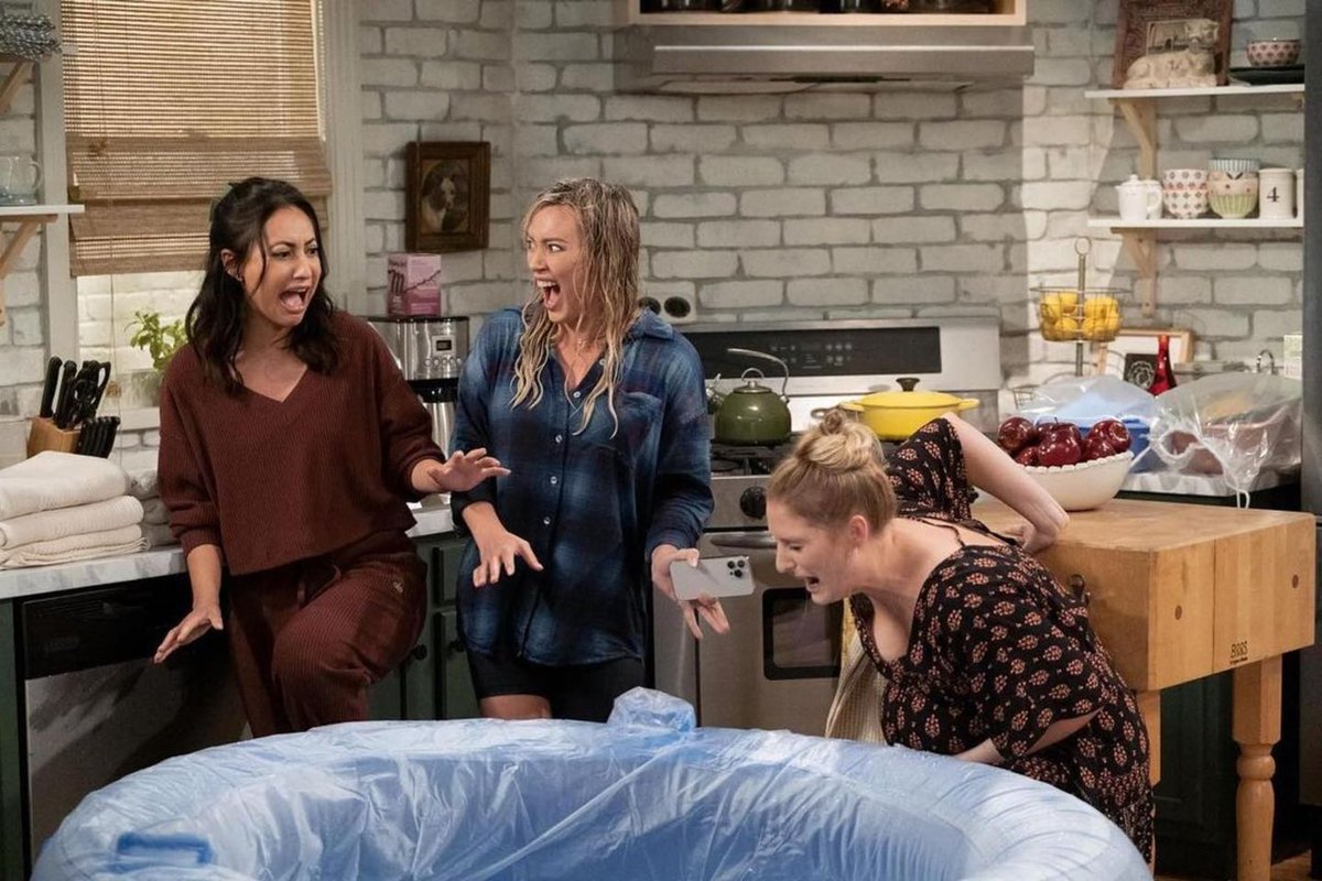 birthpoolinabox's tweet photo. Love seeing @hilaryduff and @meghantrainor using our birth pool in the TV show ‘How I Met Your Father’.
#himyf #birthpool #birthpoolinabox #howimetyourfather #waterbirth https://t.co/pXV4buOlfz