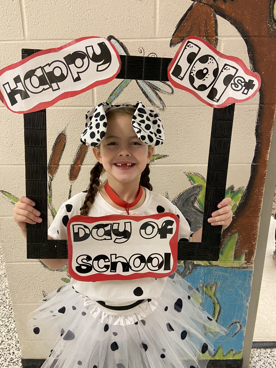 It’s the 101st day of school! <a href="/MCPSsandcastle/">MCPS</a> #teammcps #brightertogether