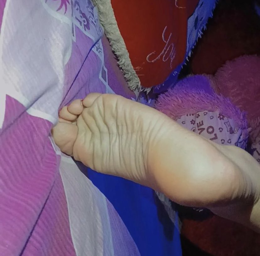 Mistress_Leesa's tweet photo. Lick the screen wherever you are https://t.co/6zmeTNvQQ2