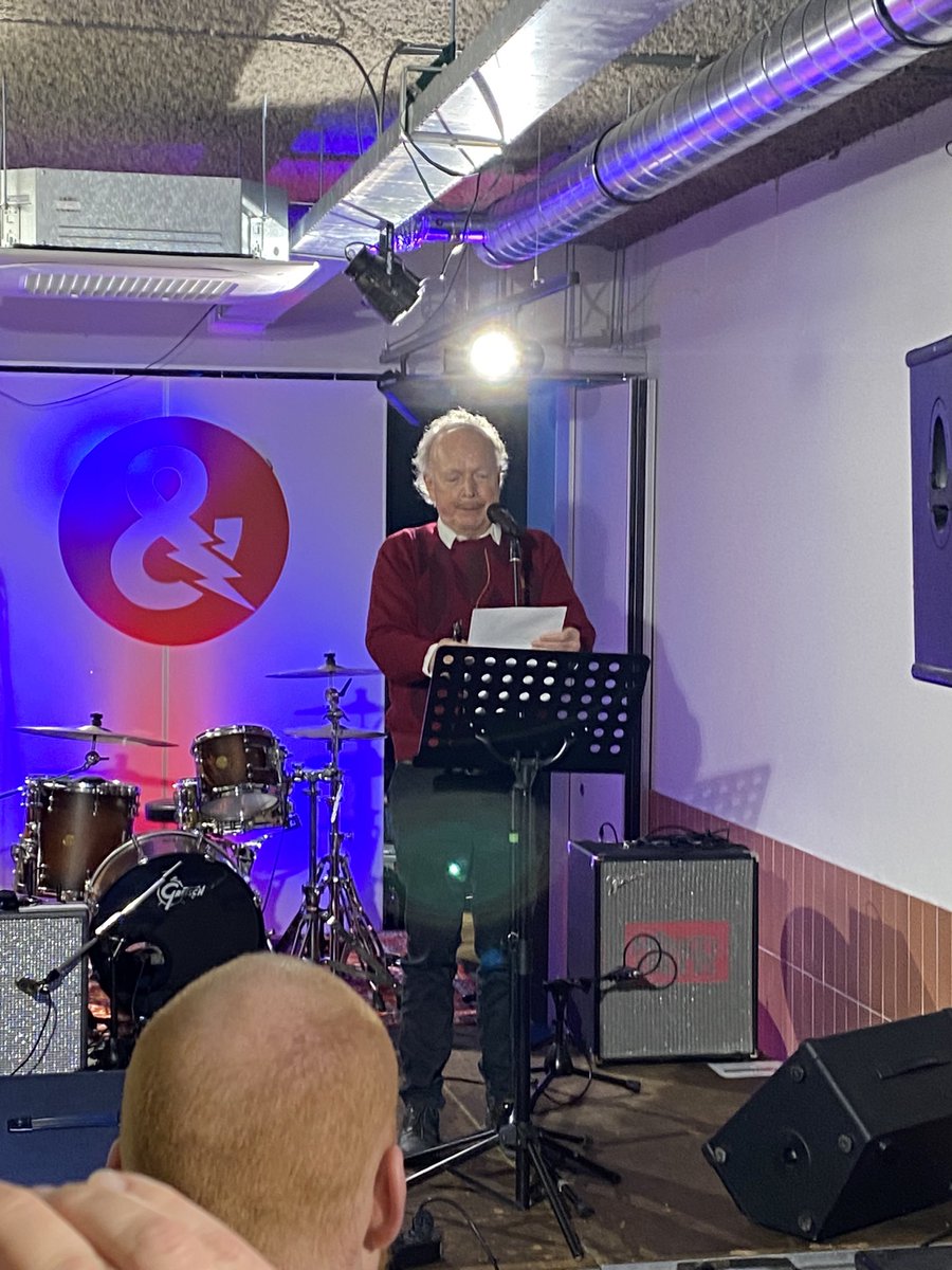 ‘De laatste keer dat ik mijn zegen voor een bedrijf uitsprak was bij ASML’ aldus <a href="/domineegremdaat/">dominee Gremdaat</a> 

En nu dus voor <a href="/Ngagement_/">&Gagement</a>, zware druk op de schouders van <a href="/MartRoumen/">⚡Mart Roumen</a>, maar linksom of rechtsom gaat hem dat lukken. Een avontuur wordt het zeker.