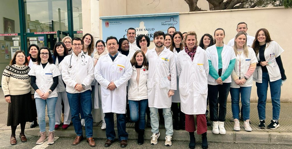 CCalasparra's tweet photo. Foto de familia de esta mañana para un proyecto.Faltan algunos que no han podido dejar su actividad en ese momento. Es lo que tienen los PACs 24/7 @Remedios82 @manoli79  #nohayformadesalirtodosenunafoto https://t.co/3KXhjZ6tch