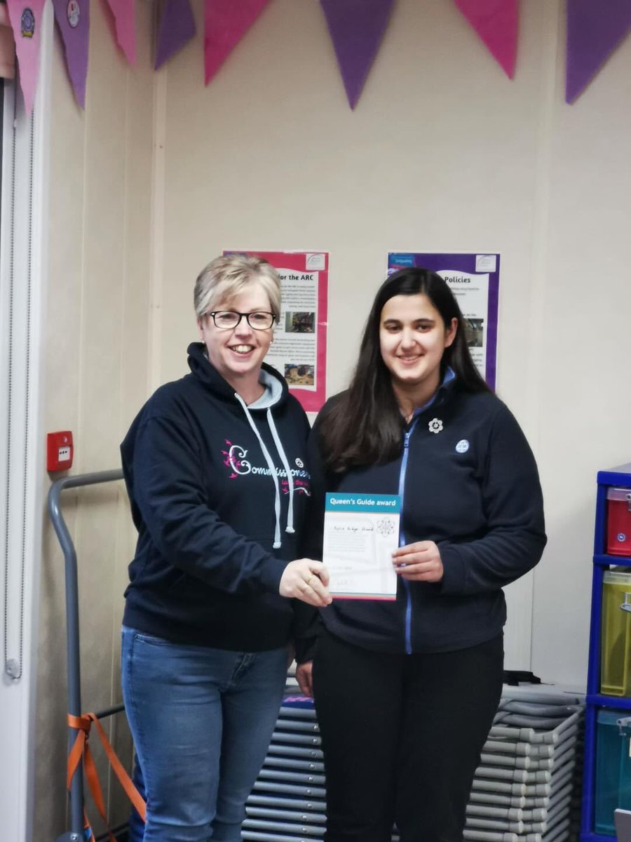 Here’s a great photo from the Queen’s Guide Award presentation at the ARC on Saturday with our Chief Guide-to-be Tracy presenting the award!
Huge congratulations again, Sophie!🎉