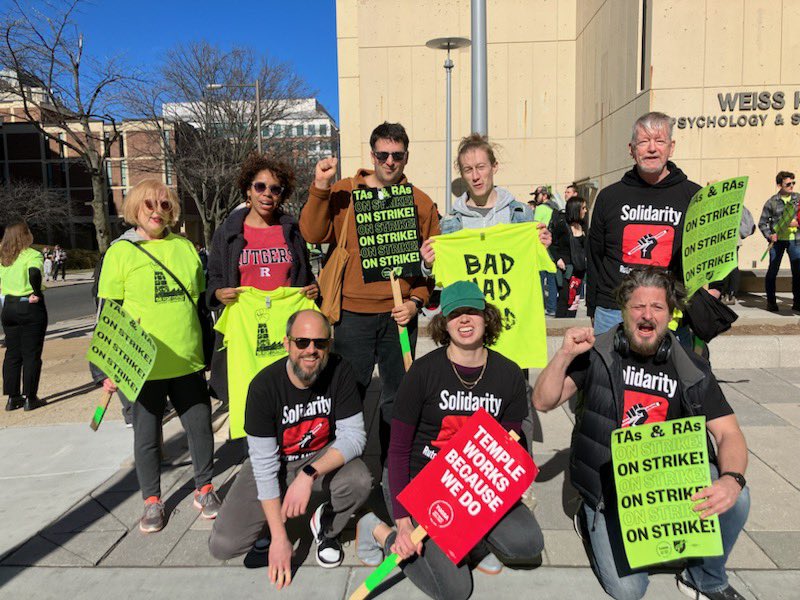 Grads, adjuncts and Full time faculty on the <a href="/TUGSA_6290/">TUGSA</a> line w <a href="/ruaaup_ptl/">Rutgers Adjunct Faculty Union</a> #Solidarity #FairContractNow